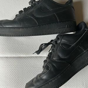 black nike airforce